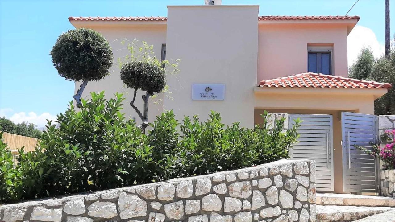 Amarianos Villas Agia Efimia エクステリア 写真