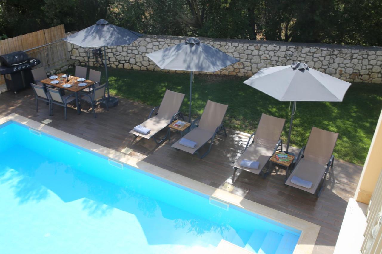 Amarianos Villas Agia Efimia エクステリア 写真