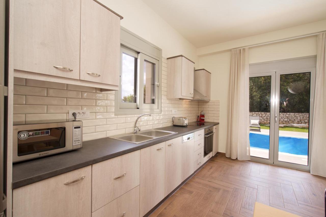 Amarianos Villas Agia Efimia エクステリア 写真